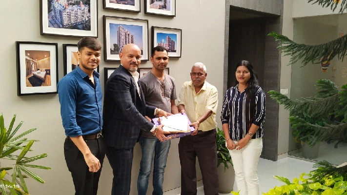 Vijay Jeswani Builders & Developers Happy Family